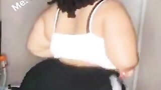 Large Butt Wench Shakes Donk