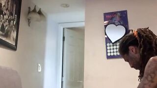 Vegeta looking doxy gets trolled by the legendary chicken hawk Trizzy