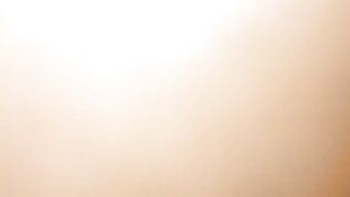 Sur le côté dans son cul en partouze