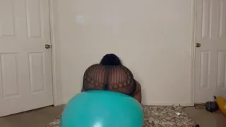 Free Black looner bouncing bubble ass on big balloon Porn Video ...
