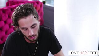 Black Gal Ashley Aleigh Footjob And Hawt Feet Photos