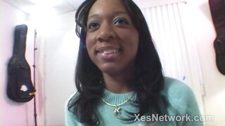 Petite Petite Gal Does her first Porn in Ebony Teen Video
