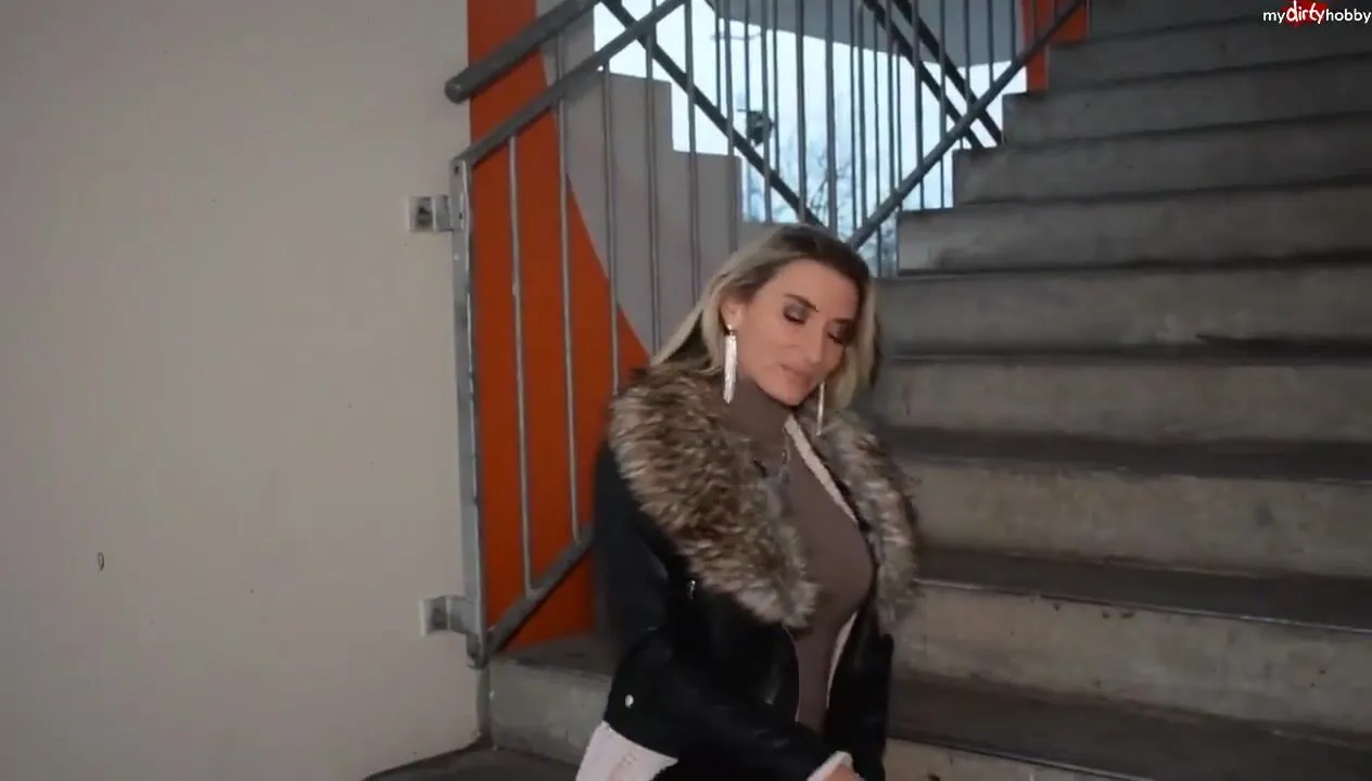 Free Blond German In A Ebony Yiff Trimmed Leather Jacket Sex Porn Video -  Ebony 8