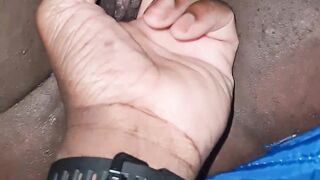 Nifty ebony snatch with large clitoris play