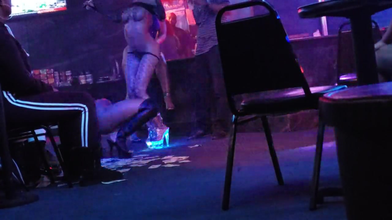 Stripper nude dance