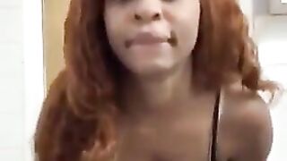 Nigerian hotty rubbing vagina