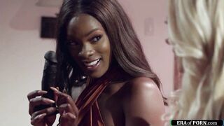 Black gal bangs a mother i'd like to fuck snatch with a toy