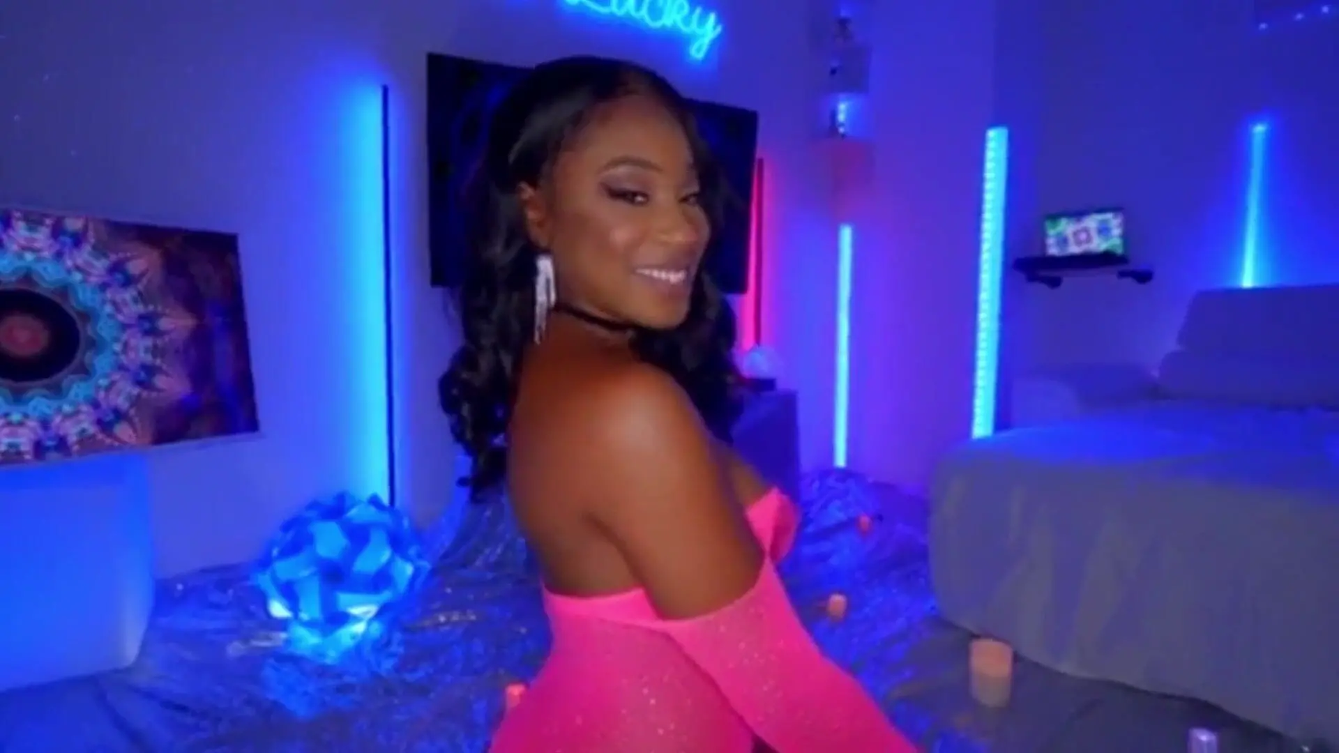 Free Sexy hot black stripper entice manager and screws hard spunk fountain  Porn Video - Ebony 8