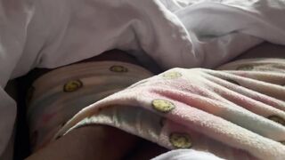 Ebony beauty makes her cunt cum