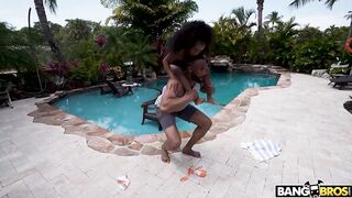 BANGBROS - Tiny Dominant-Bitch Mini Studhorse Swallows Jovan's Rod As A Thank U For Helping Her