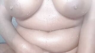 Pee Peeing Pissing! Hanifasexy Pees In Glass,Wash Her Body With Pee, Spit During The Time That Clapping Giant Melons