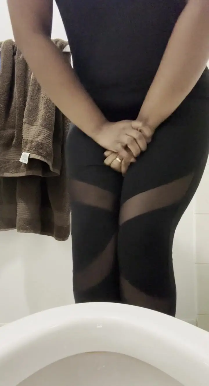 Free Had to Pee So Bad: Pee Desperation and Force Piddle Porn Video - Ebony  8