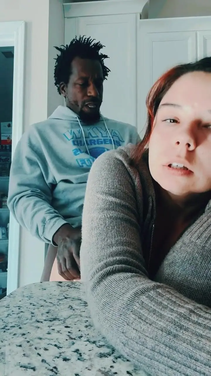 Free kitchen quickie during the time that company is outside Porn Video -  Ebony 8