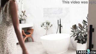 Lately divorced black Alexis Tae lures her hot realtor into lesbo sex