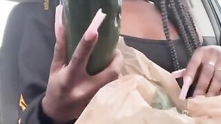 slutty wench squirts and creams using cucumber