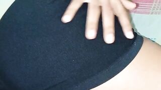 Jovencita de eighteen se graba moviendo el culo frente a la cámara