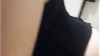 ME PONGO EL DISFRAZ DE MI MADRASTRA Y ME GARCHO A MI PADRASTRO EL NO SE DA CUENTA