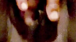 Playing with my soaked cunt ????