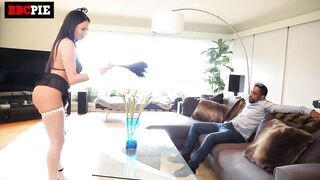 Anissa Kate Gets A Giant Tip For Her Cleaning Services