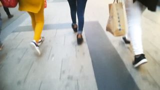 Ebony Teen with Bubble Butt in Tight Jeans Walking down the Street.
