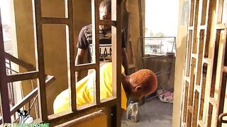 A stranger helped her fetched water From the well, that babe paid him back in kind