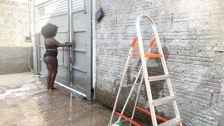 I was washing the yard in shorts and my neighbour came to ask to borrow the ladder. I took advantage of the pont of time and gave it to him good and get him off in my throat.