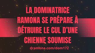Dominatrice Ramona se prépare à détruire le cul de son homme soumis