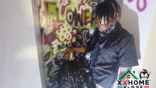 Lagos Hawt Chick Get Herself Into an Abode Party By Screwing The Bouncer