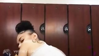 Theeonlysafarii Twerking and Clapping her Ass on Ig Live