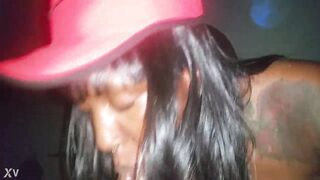 Black Hood sweetheart eating knob