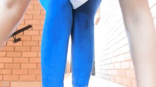 Anal Black Large-butt playgirl shows her hawt butt in leggings