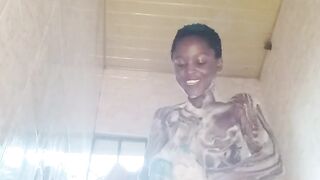 Crazybitch showing her fans how to throughly clean ur skin