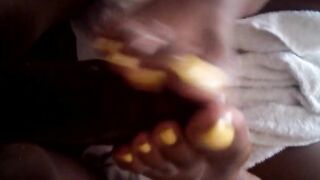 lengthy yellow black toes