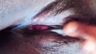 LET ME STIMULATE my clitoris for u to see me cumming my love