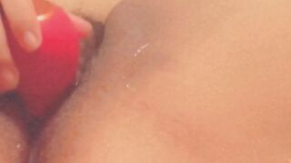 Shaggy big beautiful woman squirts two times from Solo play