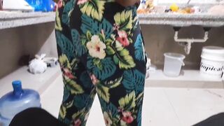 Housekeeper shows me her butt cheeks in the kitchen - Ebony butt housewife - Hot maid