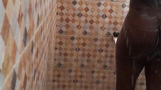 Fell down whilst trying to twerk inside bath????