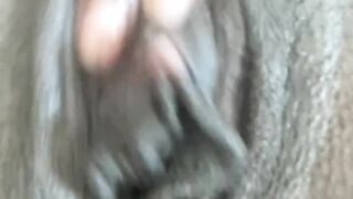 Playing with vagina til i squirt