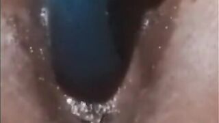 Milking this wet vagina