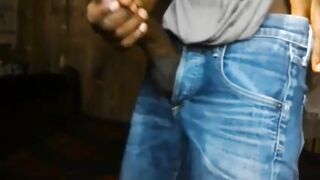 AMATEUR EBONY JOCK BIGGEST THICK CUM