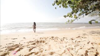 Black thot requested wang by twerking and doing exercices bare on the beach- Part three
