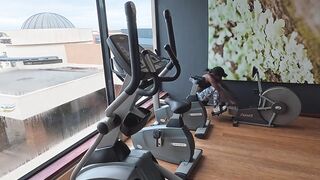 Workout Interrupted-Stranger gets a oral-sex in the gym