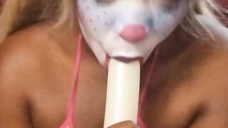 Bimbo Clown tries impress u