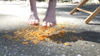 Giggles' Struts Feet In Heels