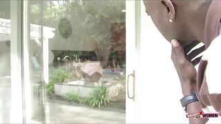 Brunette hair grandma shows her apprentice how to suck a ebony schlong in a hawt trio