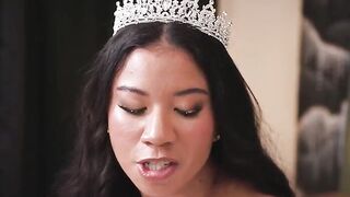 Fatherinlaw tells black bride Ameena Green not to worry if this babe keeps sucking penis the way that babe does.That guy takes out his schlong and this babe deepthroats him
