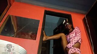 Playing fiddle wit my pulsating vagina during work hrs..nearly got caught!!