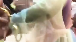 Bagarre Nue Dans un KFC