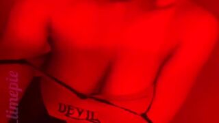 Shaking melons and smacking butt ~with moody lighting~