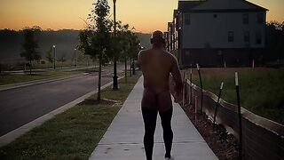 LARGE BOOTY NEEDS A DEEPTHROAT SESSION NOW
